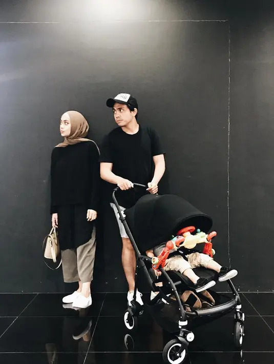 Namun ada hal yang mengejutkan ketika Ayudia mengunggah foto alat tes kehamilan atau testpack. Banyak yang menduga Ayudia tengah hamil dan artinya Sekala akan menjadi seorang kakak. Benar kah? (Instagram/ayudiac)