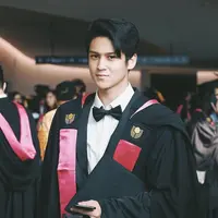 Antonio Blanco Jr pemeran sinetron Buku Harian Seorang Istri SCTV saat momen wisuda (Foto: Instagram/@antonioblancojr)