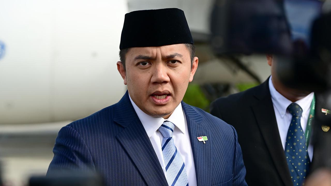 Satu Tahun Prabowo-Gibran, Seskab Teddy Sebut Banyak Program Pemerintah Dirasakan Masyarakat.