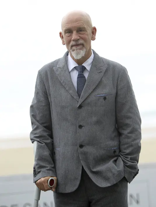 Aktor 61 tahun ini mengatakan saat ia mempersiapkan film ini dan menuliskannya, ia membuka kembali sejarah mengenai apa yang pernah diramalkan pada tahun 1918 atau 1915 atau 1919. Anehnya beberapa ramalan itu akurat. (Bintang/EPA)