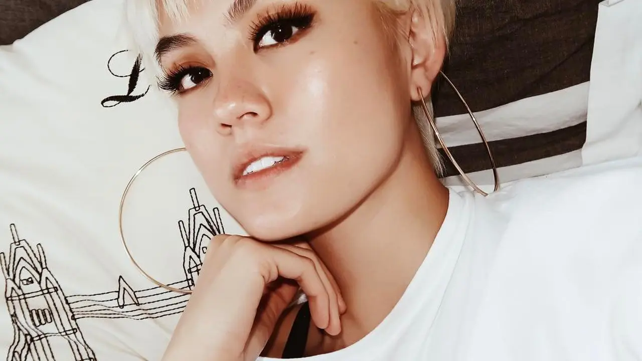 [Bintang] Dari Bondol Sampai Berponi, Gaya Rambut Agnez Mo Mana Yang Paling Kece?