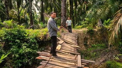 Lewati Jalan Berlumpur dan Minim Sinyal, Kisah Kepala Unit BRI Dampingi UMKM di Rantau Prapat
