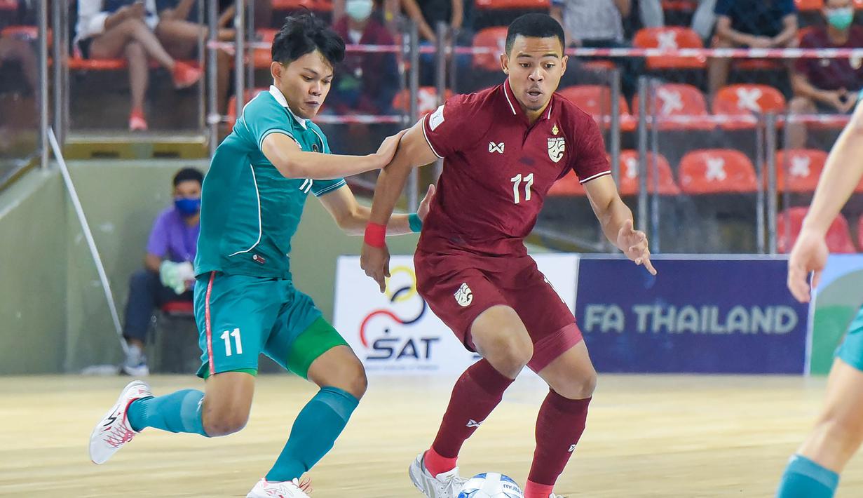 Thailand yang menerapkan power play sejak menit ke-34 akhirnya mencetak dua gol untuk menyamakan kedudukan di menit ke-39 melalui Krit Aransanyalak dan Muhammad Osamanmusa di detik-detik akhir laga. (AFF/FAT)