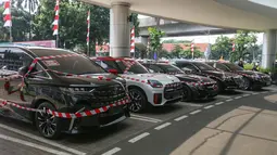 Barang disita berupa lima kendaraan mewah berbagai merek yang diyakini berkaitan dengan kasus Riza Chalid. (merdeka.com/Arie Basuki)