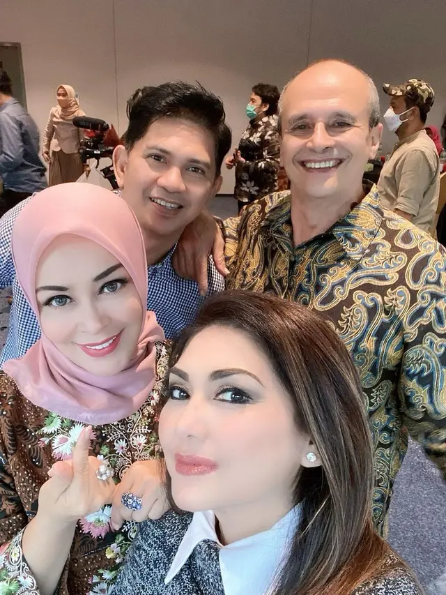 Chintami Atmanagara, Nia Daniaty, Barry Prima dan Ronnie Sianturi (Foto: Instagram/@chintamiatmanagara)