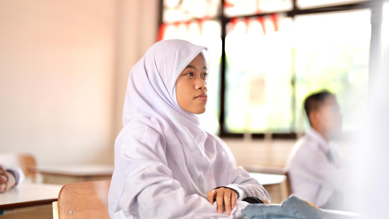 Adelia Eka Tri Septiani (16) siswi Sekolah Rakyat Menengah Atas (SRMA) 13 Kota Bekasi