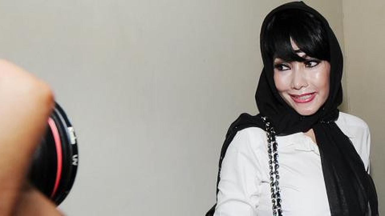  Delapan tahun bui untuk Malinda Dee 