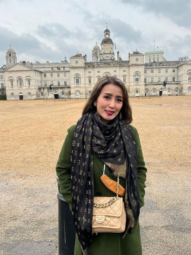 Jarang Terseorot, Ini 7 Potret Sendy Istri Dede Yusuf yang Punya Gaya Sosialita