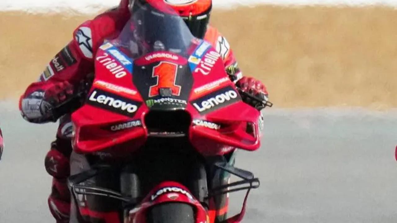 Di lap terakhir, Bagnaia sempat melakukan manuver cantik yang sukses menyalip Binder dan Martin di Tikungan 10-11. Namun sayang Pecco kehilangan kesempatannya karena  pengereman yang ekstrem dan melebar saat melalui Tikungan 12.<br>