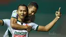 Pemain PS TNI, Sansan Husaeini merayakan golnya ke gawang Perseru Serui pada laga Liga 1 2017 di Stadion Pakansari, Bogor, Minggu (18/6/2017). PS TNI menang 1-0. (Bola.com/Nicklas Hanoatubun)