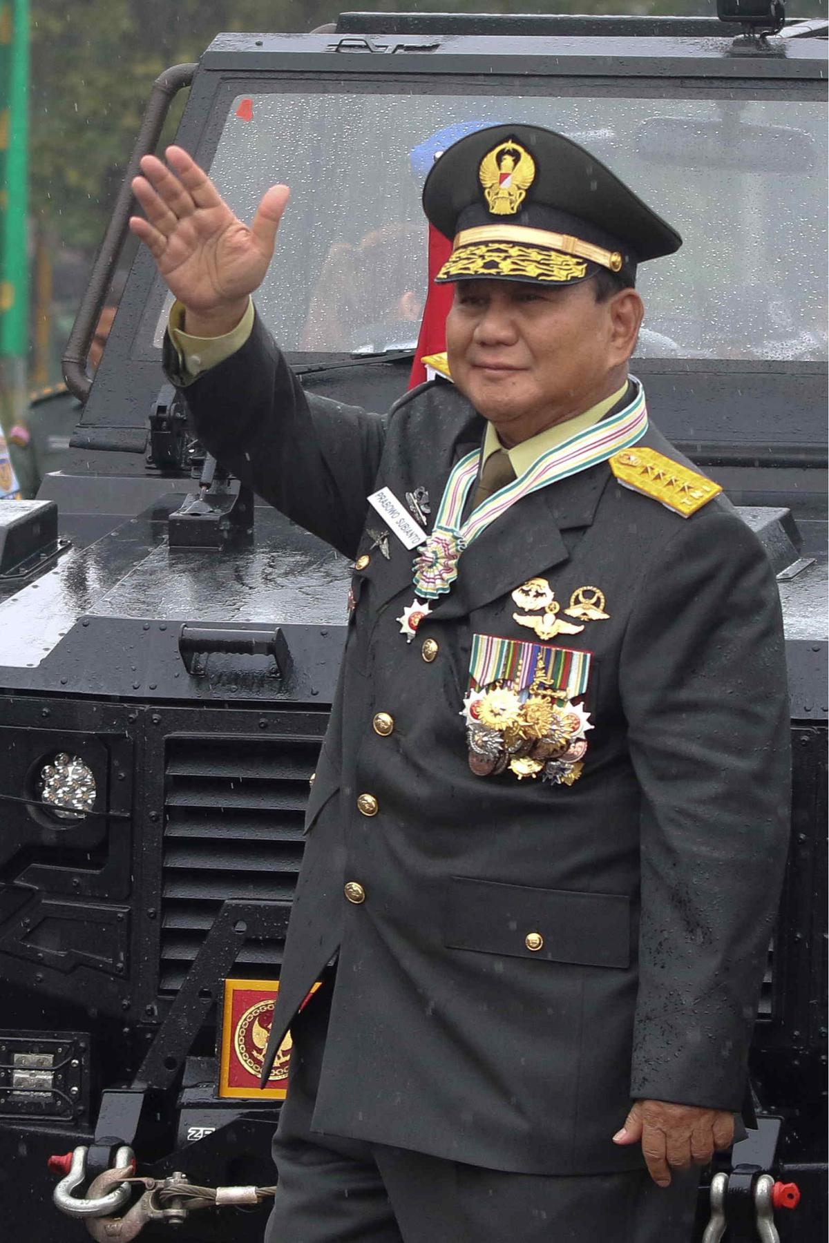 Prabowo terima bangkat bintang 4 jenderal kehormatan TNI
