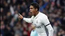 Pemain Real Madrid kelairan Lille, Raphael Varane termasuk salah satu legiun Prancis yang berlaga pada ajang La liga melawan Sevila. (EPA/Javier Lopez)