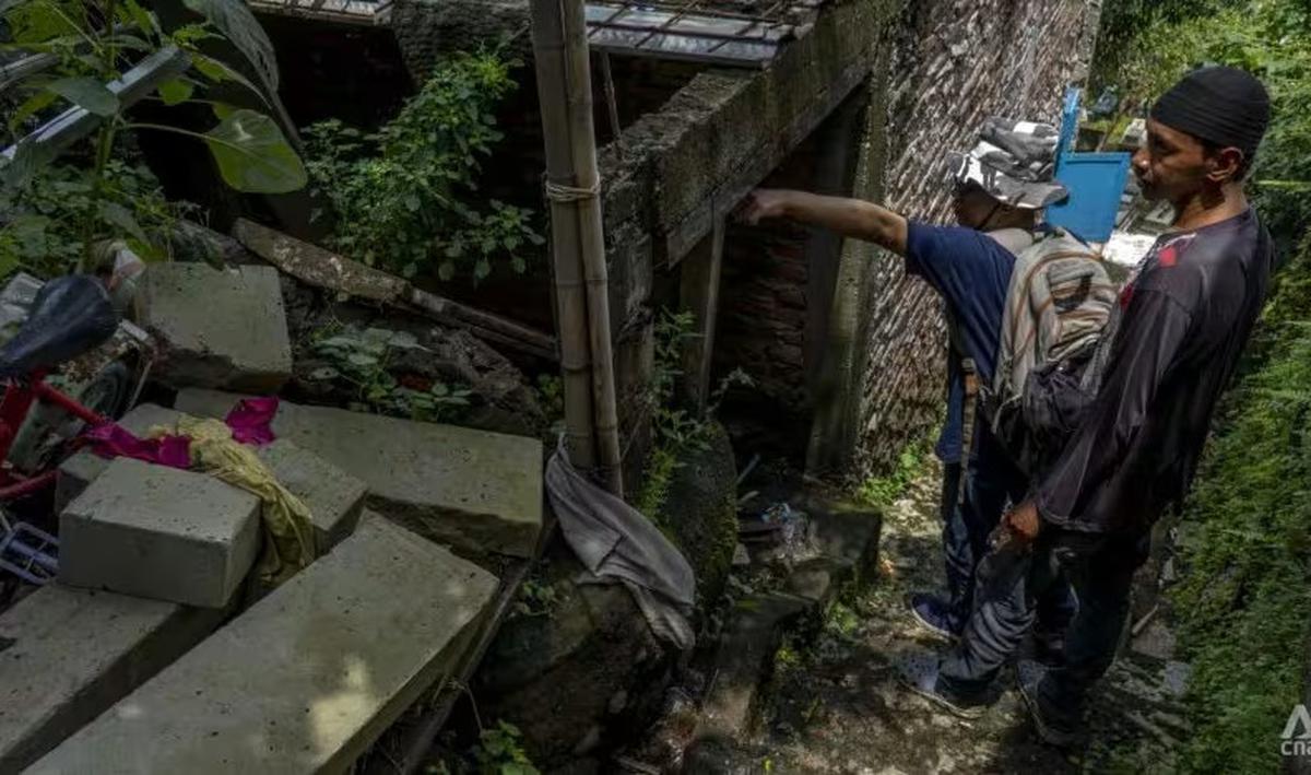 makam china kuno di semarang