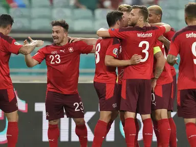 Swiss masih berpeluang menjadi 4 tim peringkat 3 terbaik usai menang 3-1 atas Turki dalam laga terakhir Grup A Euro 2020 (Euro 2021), Minggu (20/6/2021) malam WIB di Baku Olympic Stadium, Azerbaijan. Sedangkan Turki dipastikan tersingkir dengan nir poin. (Foto: AP/Pool/Darko Vojinovic)