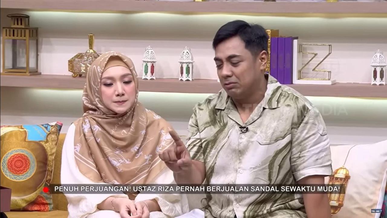 Proses Hidup Perjalanan dari Nol, Sambil Meneteskan Air Mata Cerita Ustaz Riza Pernah Berjualan Sandal Jepit 'Seminggu Dapat Rp50 Ribu