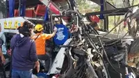 Tabrakan dua bus terjadi di jalur Magetan-Ngawi, Desa Tambakromo, Kecamatan Geneng, Kabupaten Ngawi, Jawa Timur, Kamis (31/8/2023). (Liputan6.com/ Dok Ist)