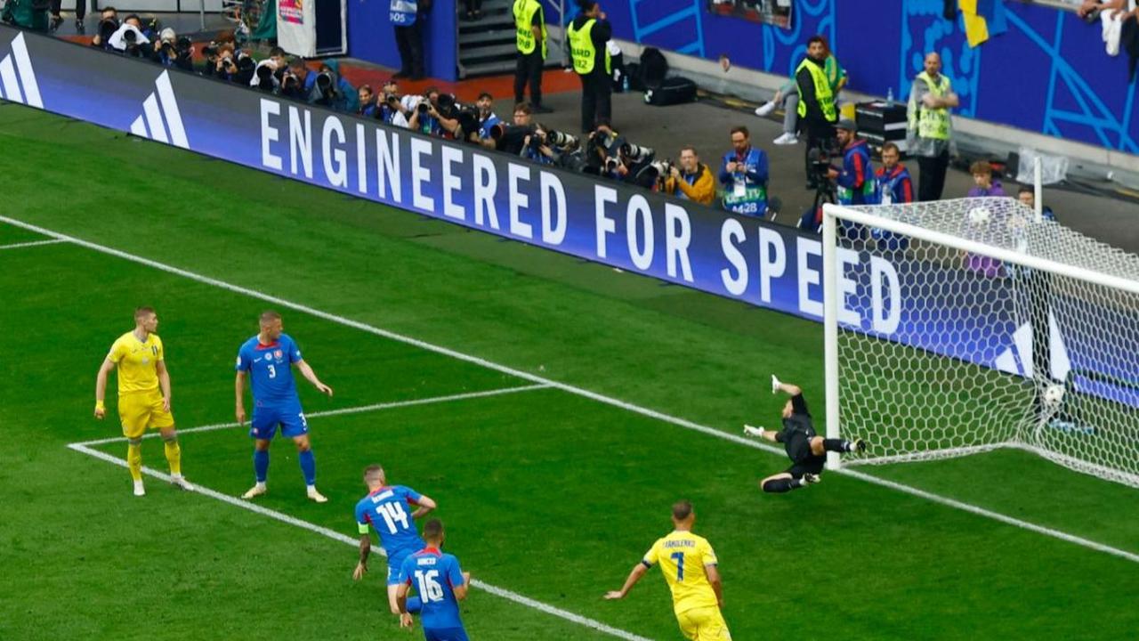 Gol yang ditunggu Ukraina akhirnya tercipta pada menit ke-54.