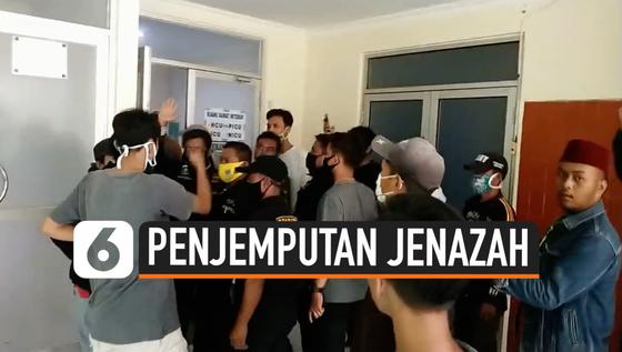 VIDEO: Jenazah Diduga Covid-19 Dijemput Paksa, Begini Penjelasan Keluarga