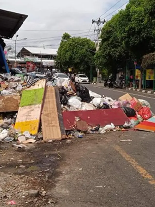 6 Potret Jalanan Jogja Penuh dengan Sampah, Bikin Risih Masyarakat