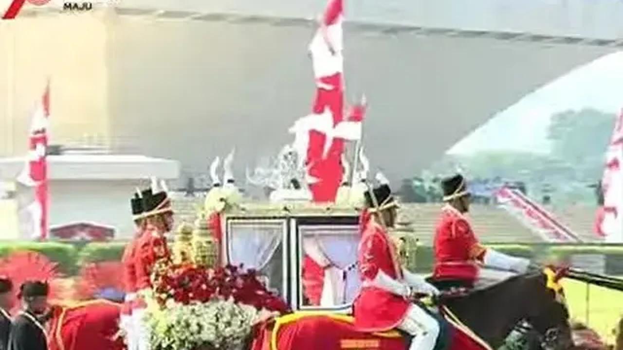 Bendera Merah Putih dan Naskah Teks Proklamasi tiba di Istana Merdeka, Jakarta untuk digunakan dalam Upacara HUT ke-78 Kemerdekaan Republik Indonesia.