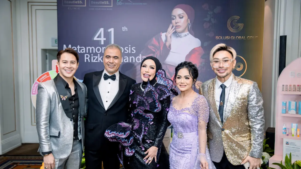 Krisdayanti dan Caren Delano di Pesta Ultah Rizky Ananda Musa. (Foto: Dok. Sandigo Images dari Koleksi Pribadi Rizky Ananda Musa)