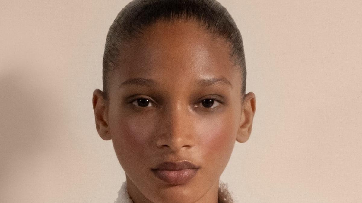 Dari Clean Girl ke Messy Girl Aesthetic: Tren Makeup 2026 yang Berubah Drastis