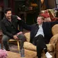 David Schwimmer dan  Matthew Perry dalam Friends: The Reunion. (Terence Patrick/HBO Max via AP)