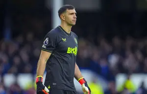 Chelsea Sudah Benar Datangkan Emiliano Martinez dan Coret Robert Sanchez