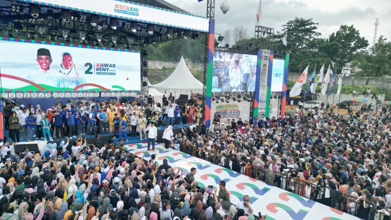 Puluhan ribu massa berkumpul di Stadion Gelora Kilongan Permai, Luwuk, Kabupaten Banggai menyatakan bahwa pasangan calon Gubernur dan calon Wakil Gubernur Sulawesi Tengah (Sulteng) nomor urut 2, Anwar Hafid dan Reny Lamadjido paling pantas memimpin Sulawe