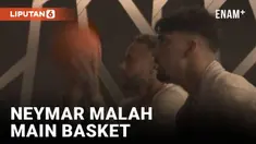 Bintang sepak bola Brasil Neymar tiba di Qatar bersama rekan timnasnya. Sesampainya di hotel, Neymar malah main basket.