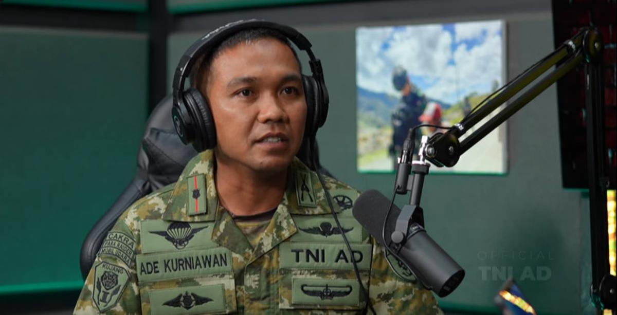 Mayor Inf Ade Kurniawan Penerjun Bawa Bendera TNI AD