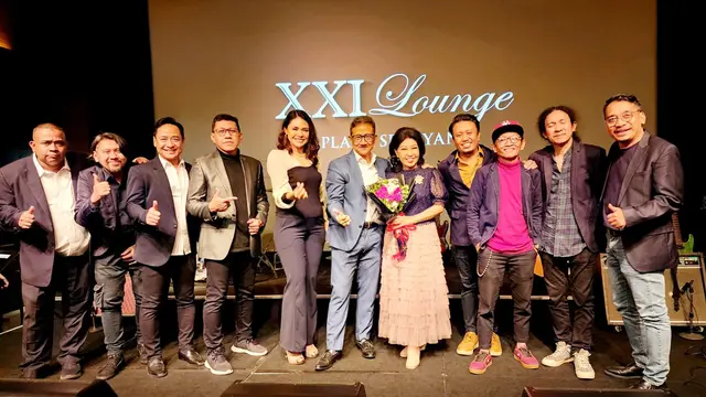 Penampilan Kris Legowo bersama Maxi King of Soul & All Stars di XXI Lounge, Plaza Senayan, Jakarta