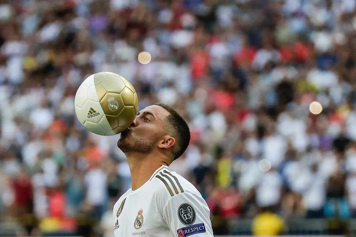 Aksi Eden Hazard Pamer Skill di Santiago Bernabeu
