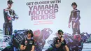 Pembalap Monster Energy Yamaha, Fabio Quartararo dan Alex Rins, menggelar acara meet and greet di SMAN 2 Mataram, Nusa Tenggara Barat (NTB), Rabu (1/10/2025). (Bola.com/M Iqbal Ichsan)