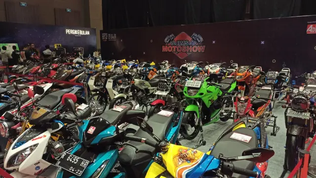 Motor modifikasi juga ikut meramaikan pameran IIMS 2023 (Fahmi/Liputan6)