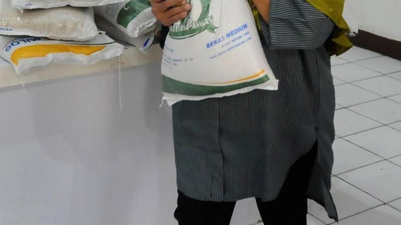 Dengan bantuan ini juga diharapkan dapat menjaga daya beli masyarakat.