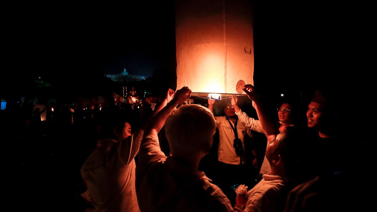 Perayaan Waisak 2026 di Borobudur, Akses Naik Candi Tertutup bagi Wisatawan