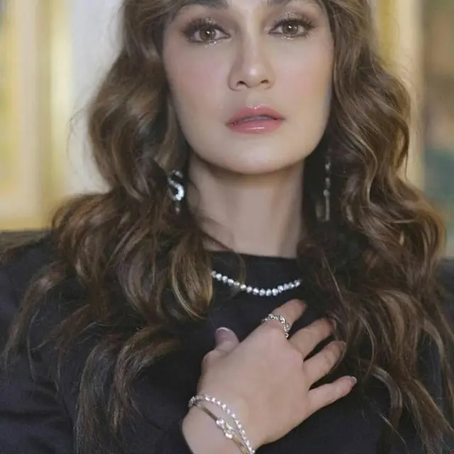 Perhiasan Luna Maya