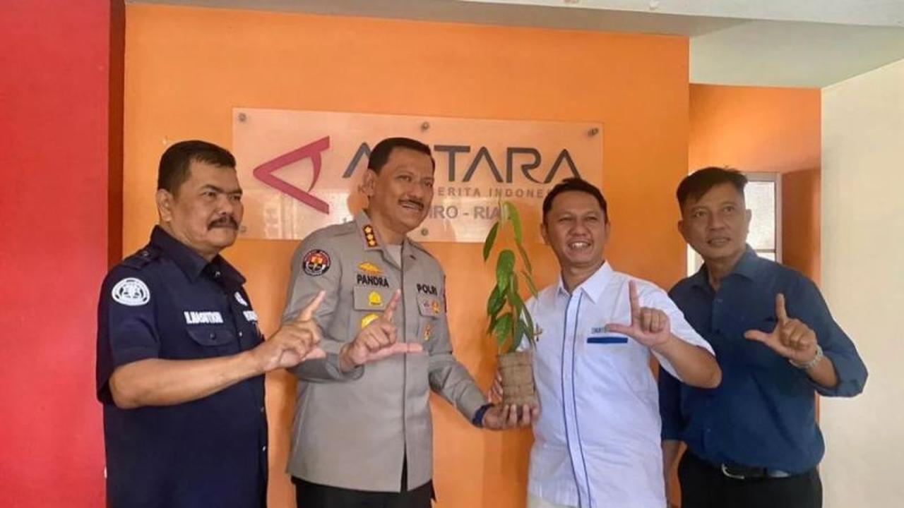 Mutasi PJU Polda Riau dan Empat Kapolres, Zahwani Pandra Arsyad Diganti Kombes Akmadi