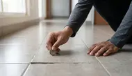 Trik Mengetuk Lantai dengan Koin untuk Menemukan Keramik yang Mulai Kopong, Mudah dan Praktis