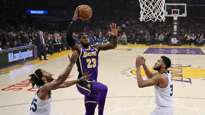 Aksi LeBron James saat Lakers Kalahkan Timberwolves pada laga lanjutan NBA