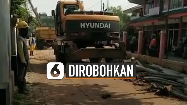 VIDEO: Tembok Beton Kontroversial di Ciledug Akhirnya Dirobohkan