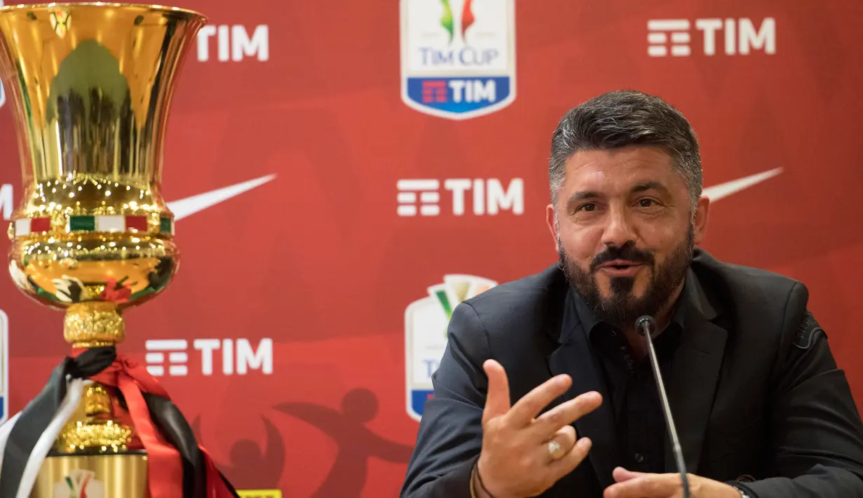 Pelatih AC Milan Gennaro Gattuso memberi keterangan saat konferensi pers di stadion Olimpico di Roma, Italia, (8/5). AC Milan sendiri telah meraih juara Coppa Italia sebanyak Lima kali. (AP Photo/Maurizio Brambatti)