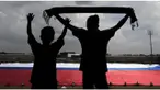 Detik-detik Pengibaran Bendera Merah Putih Raksasa pada Laga Arema Cronus Versus Mitra Kukar
