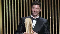 Jam Tangan Pemain Bola di Panggung Ballon d'Or: Benzema Harga Rp7 Miliar, Lewandowski Pakai Model Sejuta Umat Cuma Rp900 Ribu