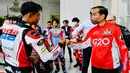 Mario Aji, pembalap Indonesia yang berlaga dikelas Moto3 bersama tim Honda Team Asia juga termasuk pembalap yang berkesempatan bertemu Presiden Joko Widodo. (Biro Pers Sekretariat Presiden/Laily Rachev)