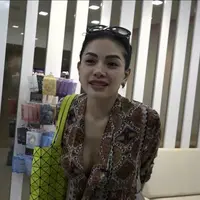 Nikita Mirzani melihat komentar dari para haters hanyalah sebatas hiburan belaka. Mendapatkan predikat ‘hot mom’ dari masyarakat, membuatnya senang dan selalu bersyukur atas julukan tersebut.