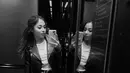 Baru-baru ini, Nikita Willy mengunggaf foto mirror selfie kala liburan di Eropa. Pemain sinetron Cinta Nikita itu tampil kasual mengenakan leather jacket yang dipadukan dengan jeans dan sneakers.(Liputan6.com/IG/@nikitawillyofficial94)