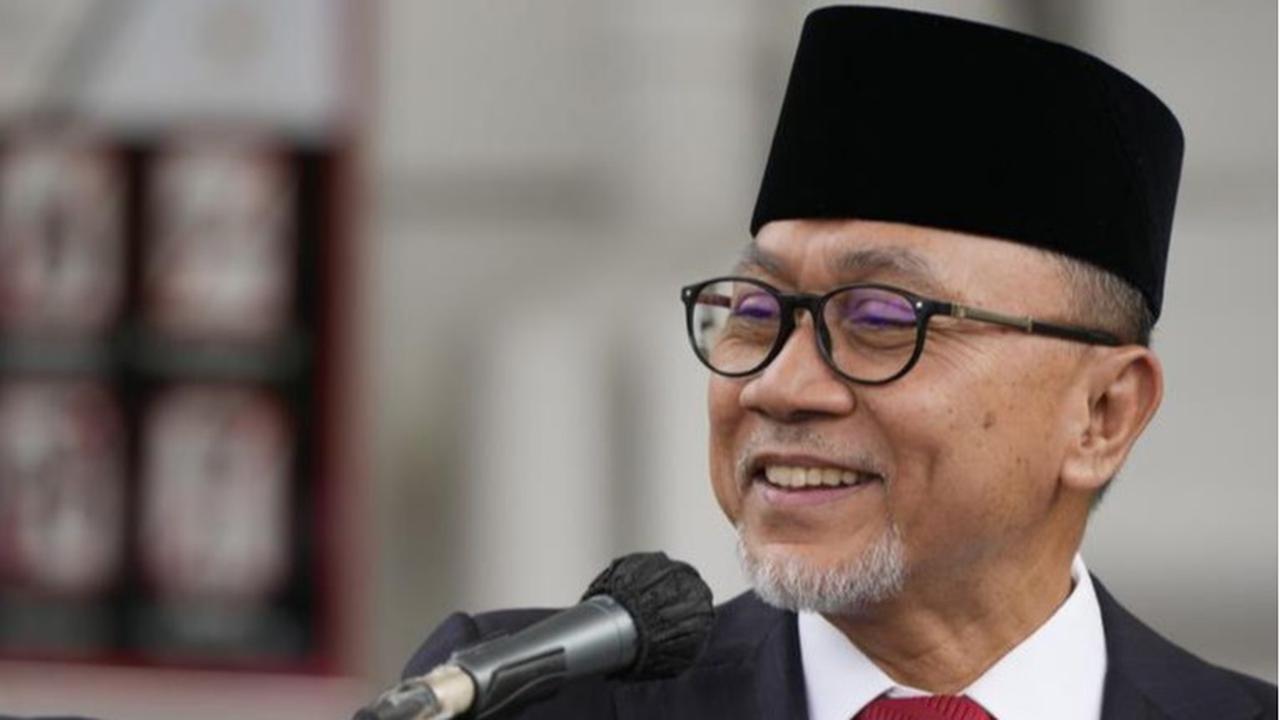 Ketua Umum Partai Amanat Nasional Zulkifli Hasan menyebut Presiden Joko Widodo sudah menjadi keluarga dari PAN.