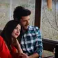 Dua pemeran Elif yang tayang di SCTV, Gulcin Tuncok dan Emre Kivilcim terlihat makin mesra di dunia nyata.